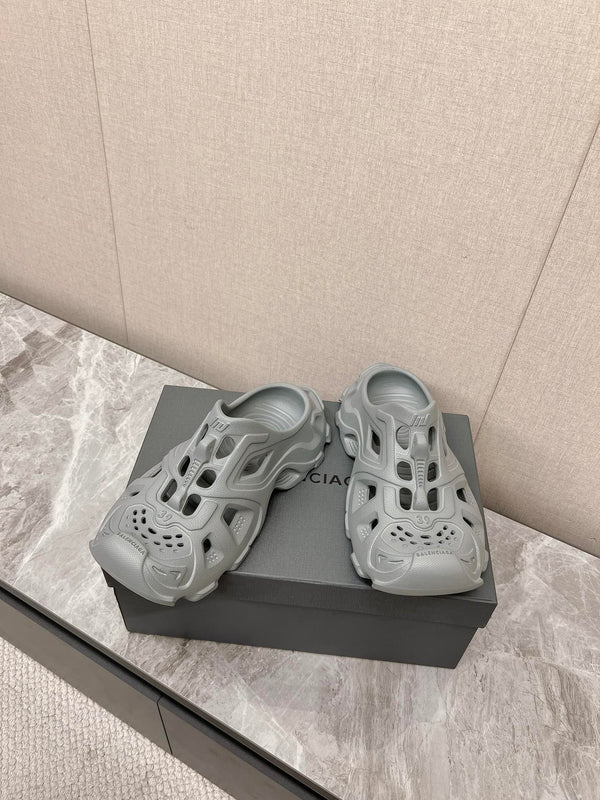 CUT-OUT MULES IN GRAY RUBBER