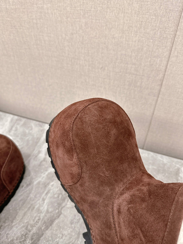 ALASKA BOOTIE IN CHOCOLATE SUEDE AND WOOL LINING
