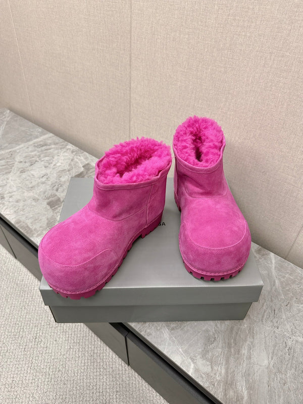 ALASKA BOOTIE IN DEEP PINK SUEDE AND WOOL LINING