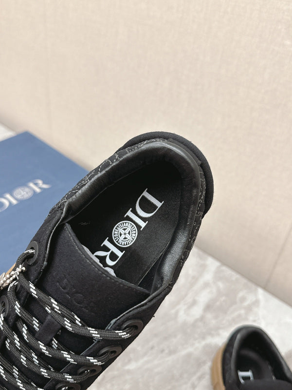 Sneaker B33 di CD e Stone Island – Edizione limitata e numerata in tela nera