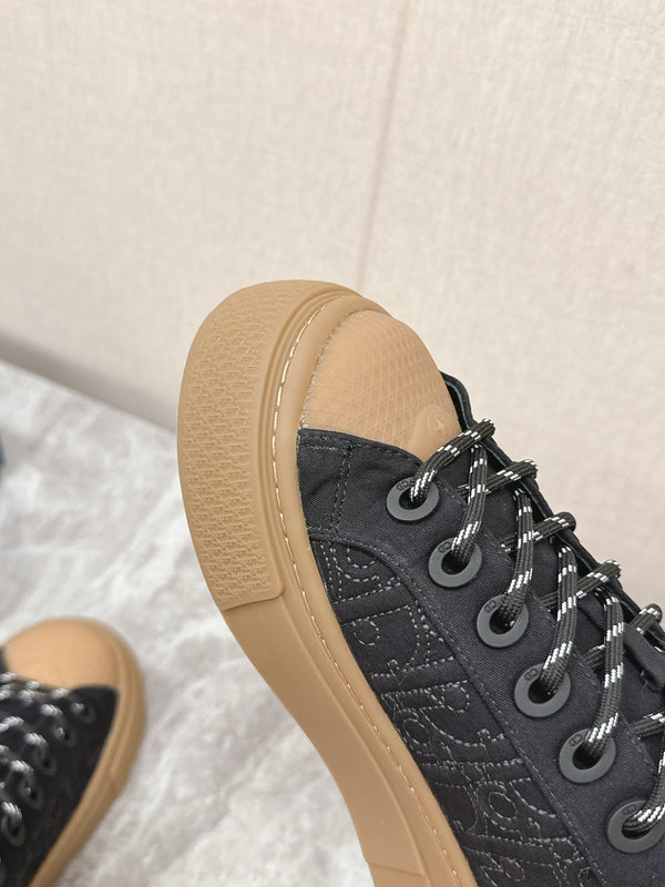 Sneaker B33 di CD e Stone Island – Edizione limitata e numerata in tela nera