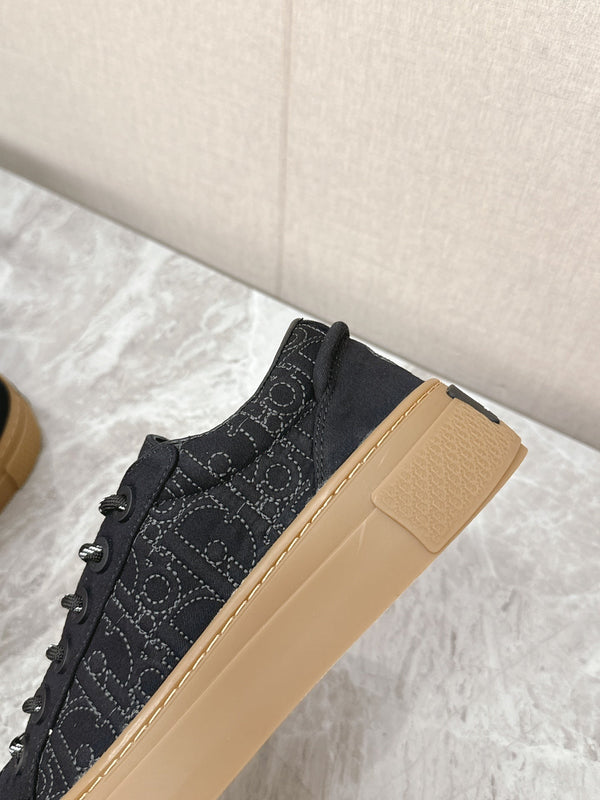 Sneaker B33 di CD e Stone Island – Edizione limitata e numerata in tela nera