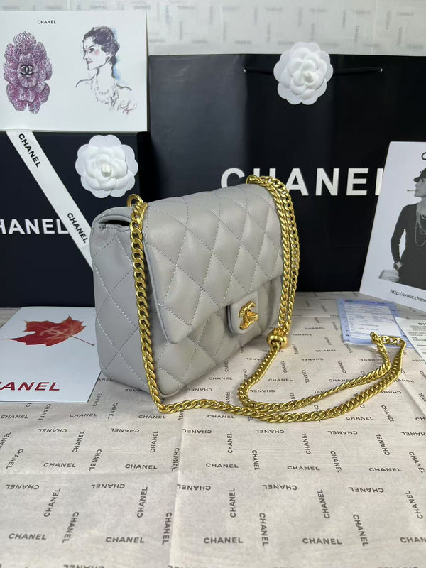 25C Mini Flap 24cm Pelle di agnello grigia Cuore dorato Hardware