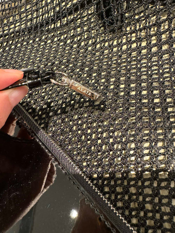 ONE PIECE MEDIUM BAG 43 IN BLACK FISHNET