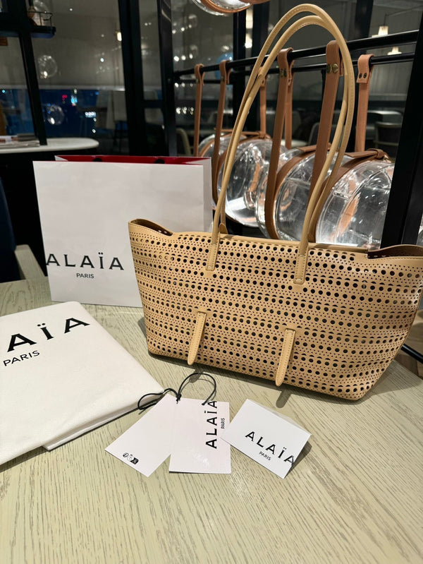 NEO MINA 32 BAG IN HARVEST GOLD VIENNE CALFSKIN