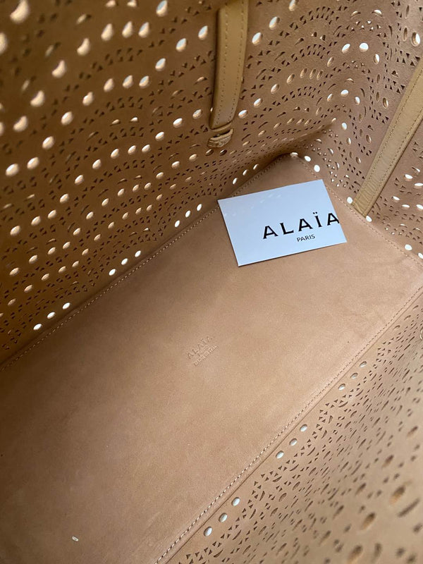 MINA 32 BAG IN HARVEST GOLD VIENNA WAVE CALFSKIN