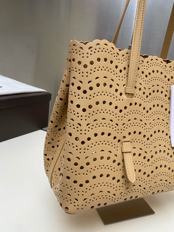 MINA 32 BAG IN HARVEST GOLD VIENNA WAVE CALFSKIN