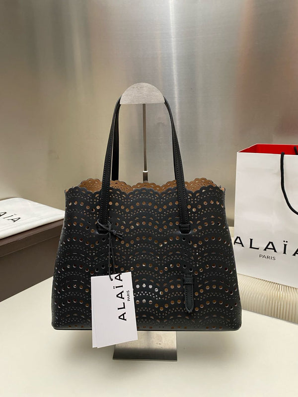 MINA 32 BAG IN BLACK VIENNA WAVE CALFSKIN