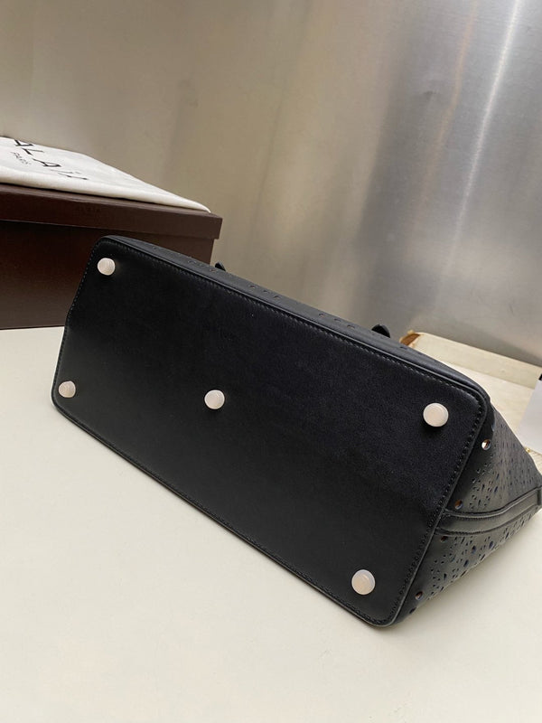 MINA 32 BAG IN BLACK VIENNA WAVE CALFSKIN