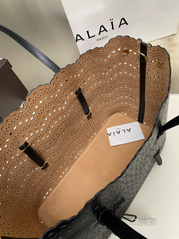 MINA 32 BAG IN BLACK VIENNA WAVE CALFSKIN