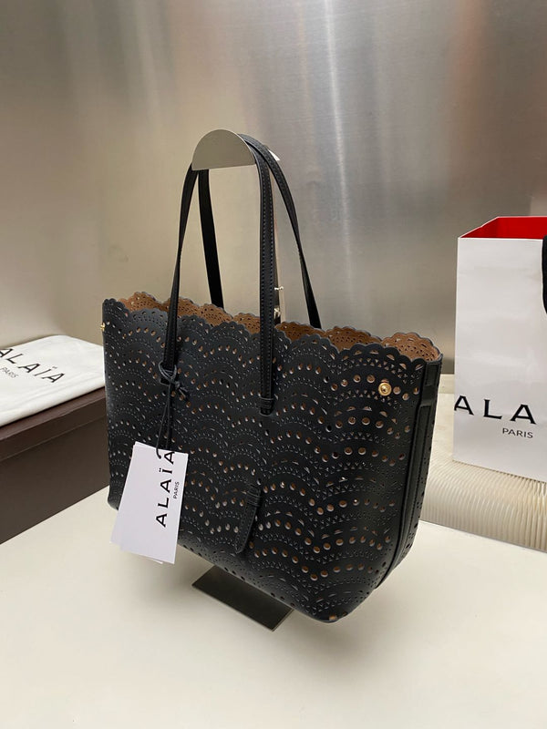 MINA 32 BAG IN BLACK VIENNA WAVE CALFSKIN