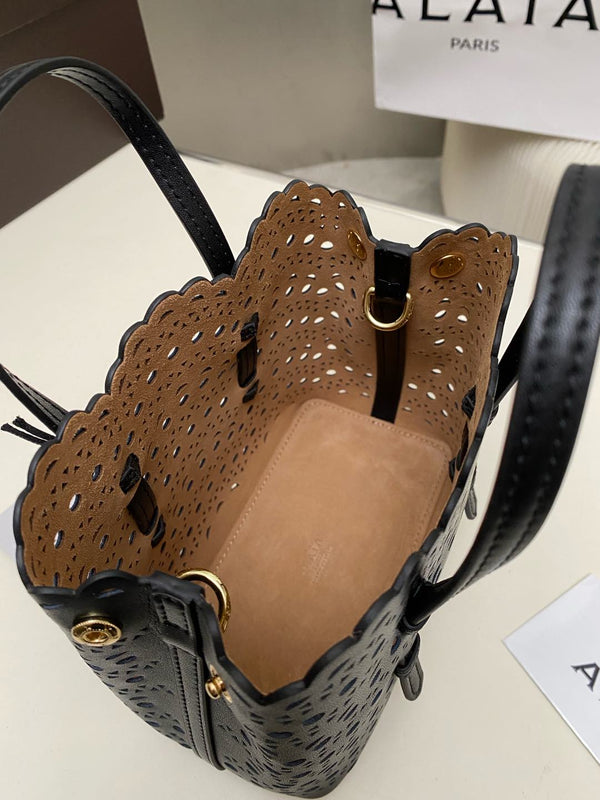 MINA 16 BAG IN BLACK VIENNA WAVE CALFSKIN