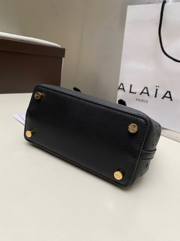 MINA 16 BAG IN BLACK VIENNA WAVE CALFSKIN