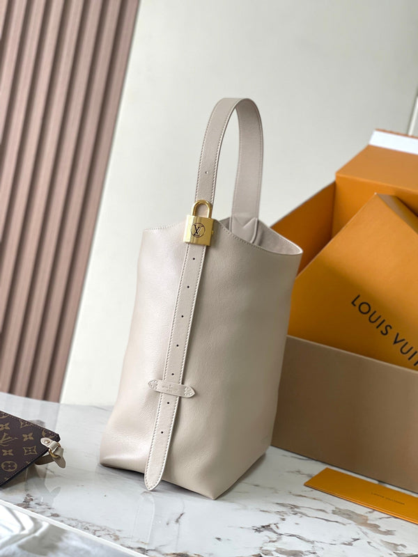 LOW KEY HOBO MM 35 IN IVORY BEIGE SMOOTH CALFSKIN