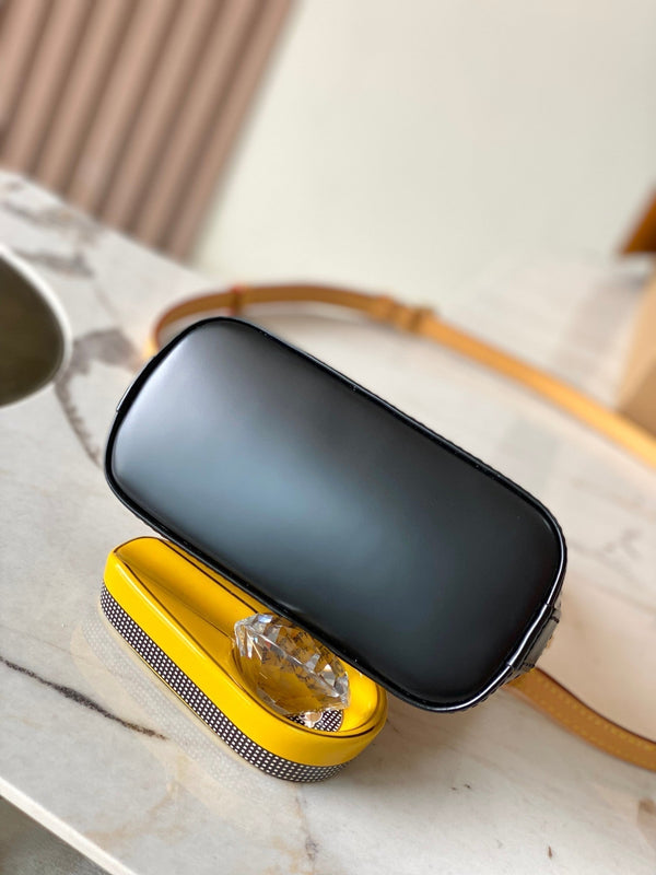 NANO ALMA 18 IN TELA MONOGRAM DUNE BIANCA CON FERRAMENTA ORO