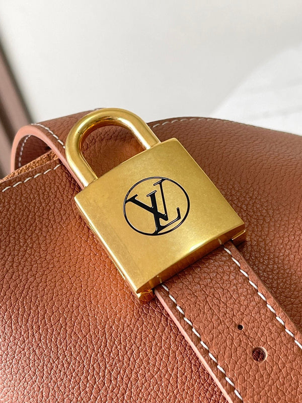 LOW KEY CABAS 47 IN SASSY SALMON GRAINED CALFSKIN GOLD BUCKLE