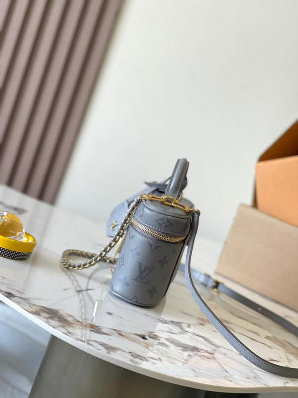 BORSA VANITY CHAIN 19 IN PELLE DI VITELLO CON MONOGRAMMA TRIANON E FIBBIA ORO