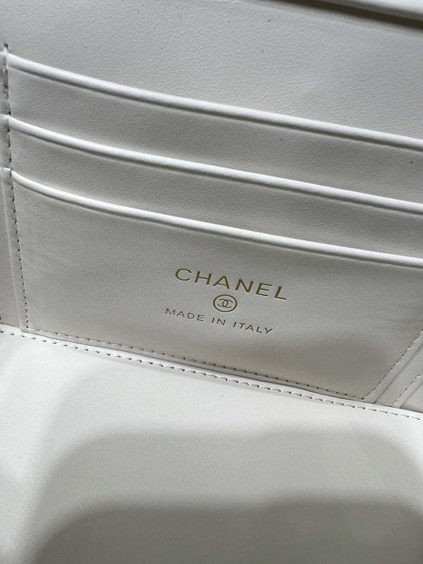 CC 25S Small Vanity 17cm White Grained Calfskin Light Gold Hardware