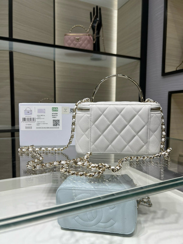 CC 25S Small Vanity 17cm White Grained Calfskin Light Gold Hardware