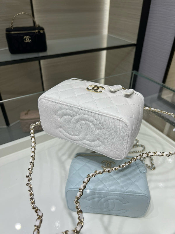 CC 25S Small Vanity 17cm White Grained Calfskin Light Gold Hardware