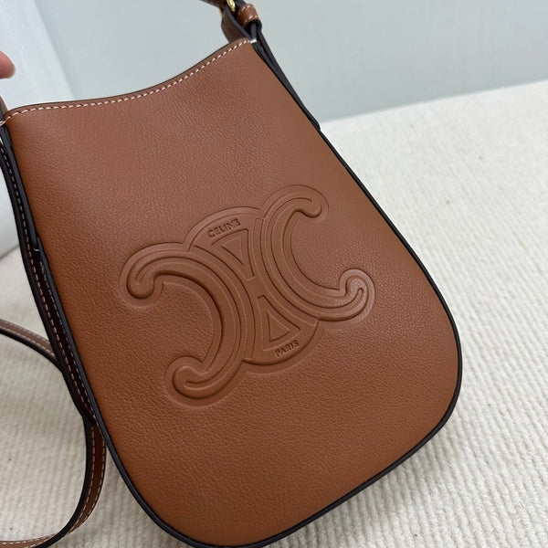 PHONE POUCH HELOISE 19 IN IRISH COFFEE SUPPLE CALFSKIN