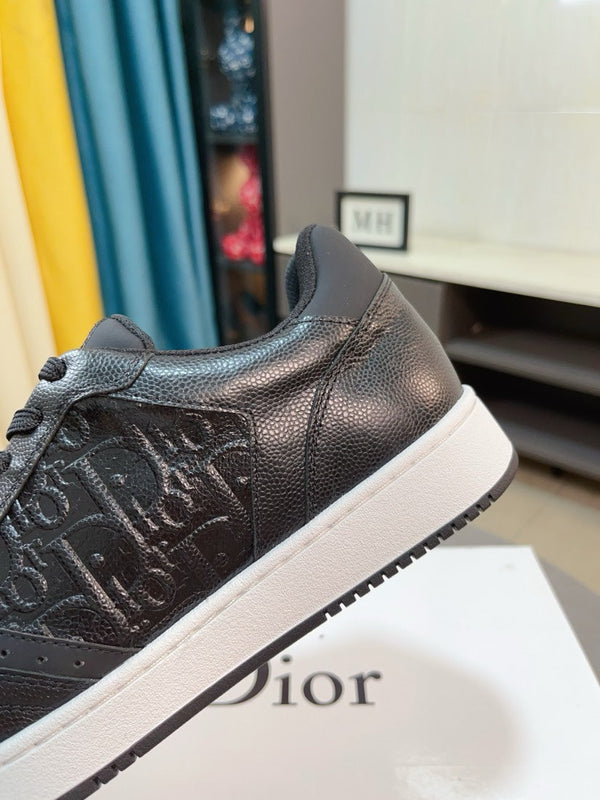 CD B27 SNEAKER BASSA IN PELLE DI VITELLO CON MONOGRAMMA NERO