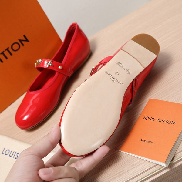 LV 25C Romy Flat Rosso Pelle di vitello verniciata Con logo dorato 218306