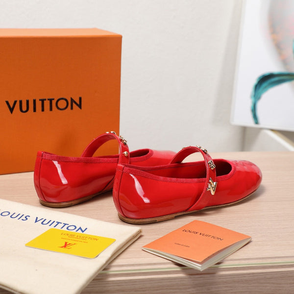 LV 25C Romy Flat Rosso Pelle di vitello verniciata Con logo dorato 218306