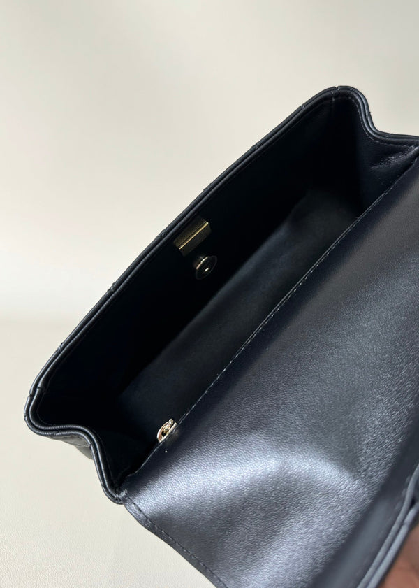 Borsa mini con patta 24a, manico superiore, 20 cm, pelle di agnello nera, hardware argento