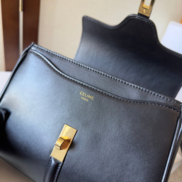 CLASSIQUE BAG 17 IN BLACK CALFSKIN GOLD HARDWARE