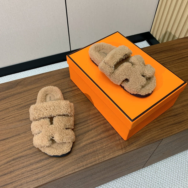 HM Chypre Sandal In Dark Beige Lamb Wool 984181