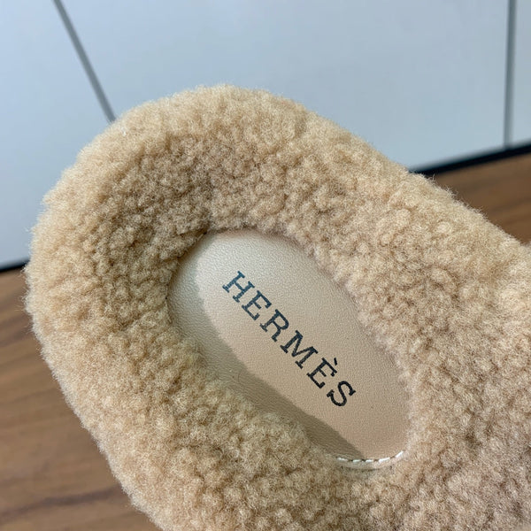 HM Chypre Sandal In Dark Beige Lamb Wool 984181