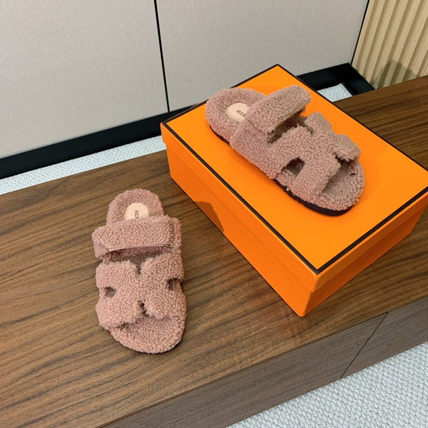 HM Chypre Sandal In Light Pink Lamb Wool 984184