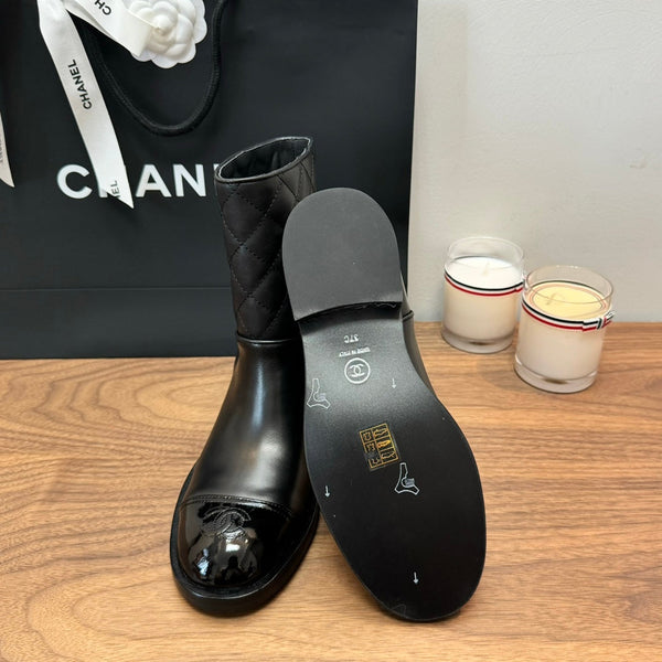 Stivali corti CC in pelle di vitello trapuntata nera