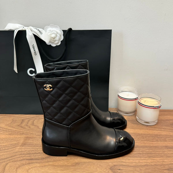 Stivali corti CC in pelle di vitello trapuntata nera