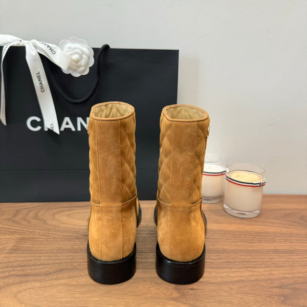 Stivali corti CC in pelle scamosciata trapuntata gialla