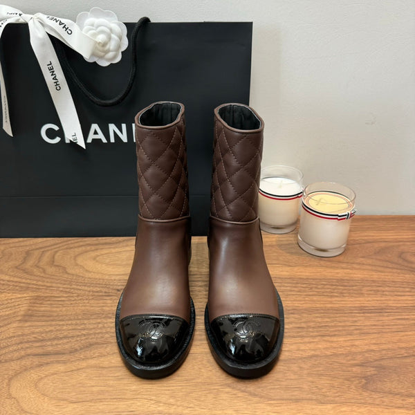 Stivali corti CC in pelle di vitello trapuntata color marrone terra