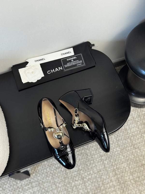 CC 25 Marry Jane Black Glossy Lambskin 329764