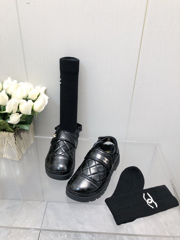 PANTOFOLA CON PLATEAU IN PELLE DI AGNELLO NERA