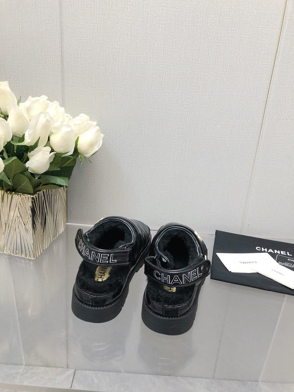 PANTOFOLA CON PLATEAU IN PELLE DI AGNELLO NERA