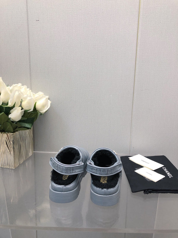 PANTOFOLA CON PLATEAU E PELLE DI AGNELLO BLU ZAFFIRO