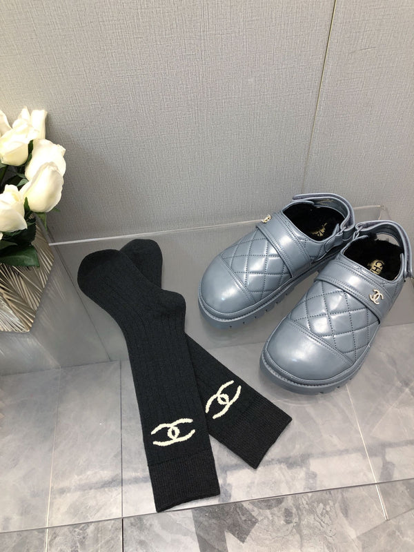 PANTOFOLA CON PLATEAU E PELLE DI AGNELLO BLU ZAFFIRO