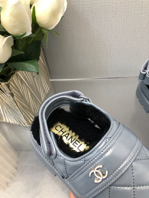 PANTOFOLA CON PLATEAU E PELLE DI AGNELLO BLU ZAFFIRO