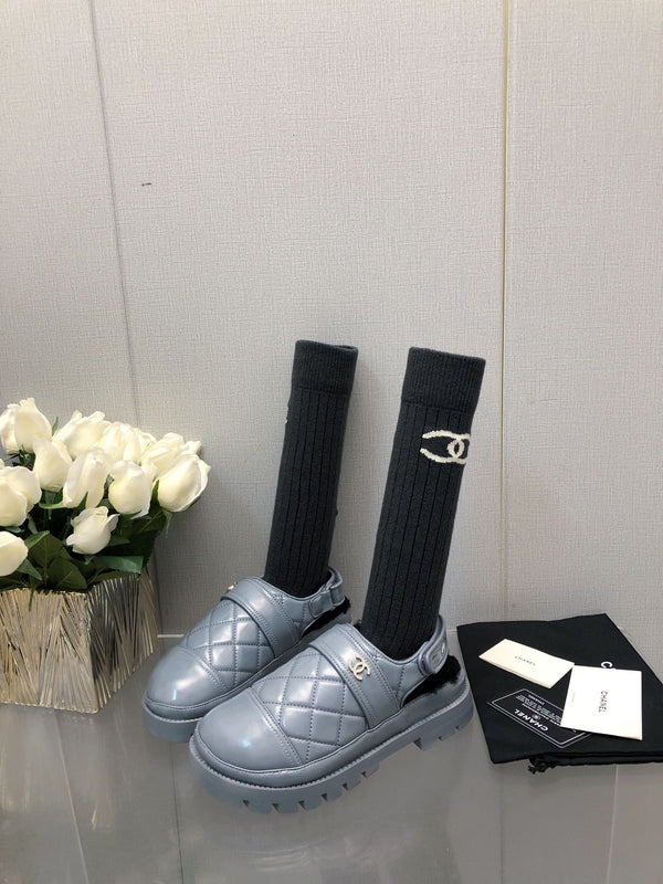 PANTOFOLA CON PLATEAU E PELLE DI AGNELLO BLU ZAFFIRO