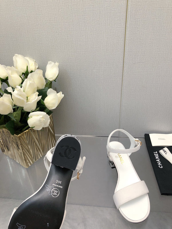 BLOCK HEEL WITH CRYSTAL 5 CM SANDAL IN WHITE FABRIC