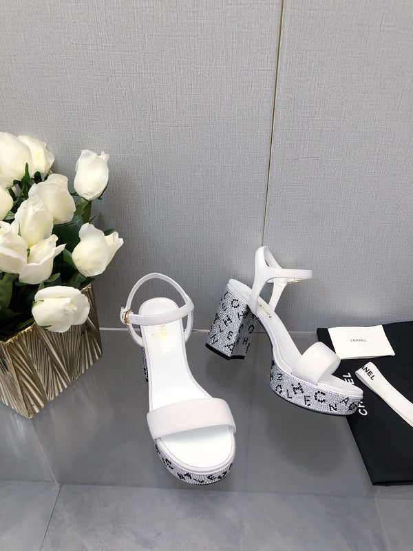 BLOCK HEEL WITH CRYSTAL 9 CM SANDAL IN WHITE FABRIC