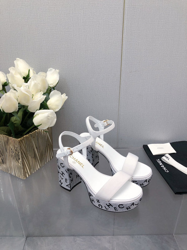 BLOCK HEEL WITH CRYSTAL 9 CM SANDAL IN WHITE FABRIC