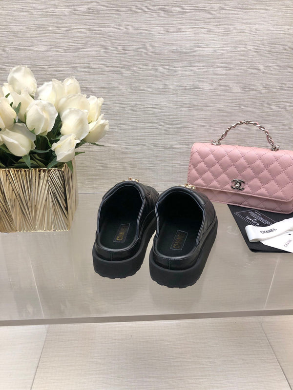 CC TURNLOCK FLAP MULES BLACK LAMBSKIN