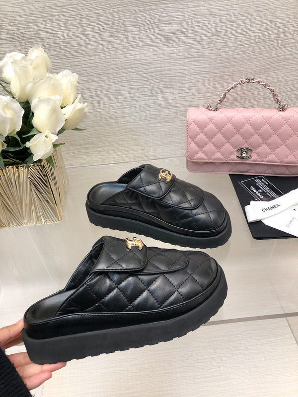 CC TURNLOCK FLAP MULES BLACK LAMBSKIN