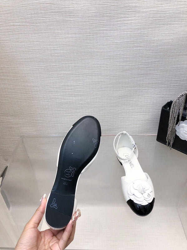 WHITE MIX BLACK LAMBSKIN CAMELLIA HOLLOW SANDAL